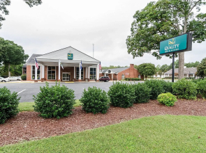 Rodeway Inn & Suites Williamsburg Central