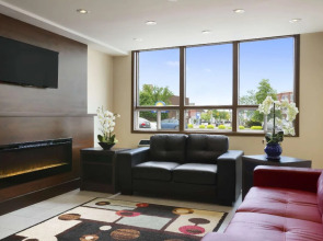 Days Inn & Suites North Bay