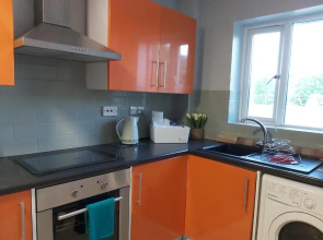 The Maltings - Huku Kwetu Dunstable - Spacious Business Travellers- 2 Bedroom 2nd floor Serviced Apartment -Private Parking- Free Wifi