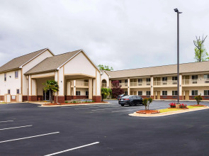 Bryant Inn & Suites