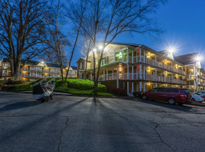 HomeTowne Studios by Red Roof Atlanta - Norcross Downtown