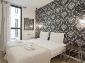 Liceu Apartments by gaiarooms