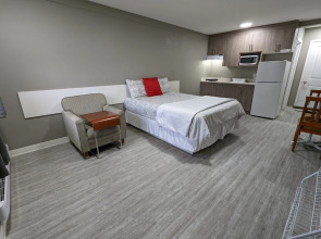 Riverside Motel & Suites