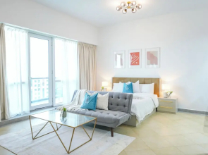 Yogi - Serene Romance in a Stylish Studio with City Views