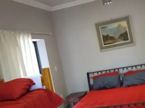 Immaculate 2-bed Garden Cottage in Beaufort West