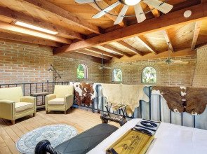 Eclectic Tucson Home 2 Mi to Saguaro National Park