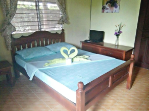 Hotel Sisters Inn  Moalboal