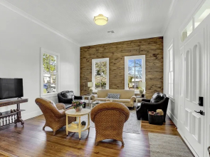 New! Luxurious Home 1blk to Main W/wine Cellar