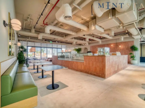 Modern 1BR w Balcony in Business Bay