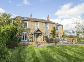 Meagill Farmhouse, hot Tub, bbq hut
