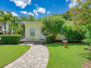 AMI Lighthouse Cottage-one Minute Walk To The Beach-keyless Locks