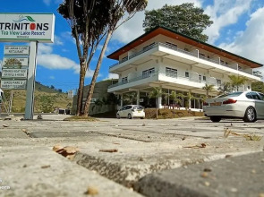 TRINITONS Tea View Lake Resort