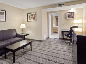 Best Western Pasadena Royale Inn & Suites
