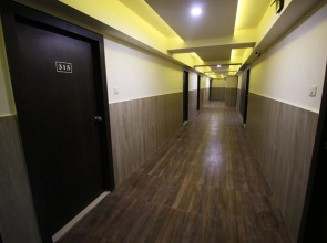 OYO 1360 Hotel Cross Road