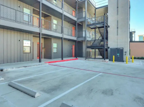 5 Mi to Dtwn: Modern Condo in New Braunfels!