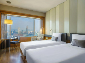 Renaissance Hong Kong Harbour View Hotel