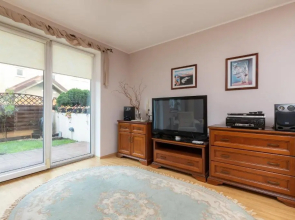 Family Apartment with terrace & grill by Renters