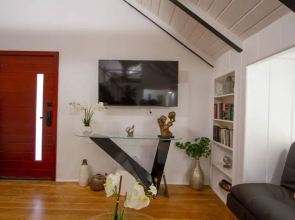 Dreamy Farmhouse In Studio City