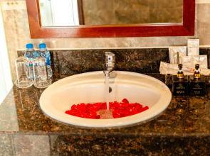 White Lotus Hotel Saigon