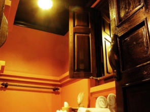 Tri Yaan Na Ros Colonial House