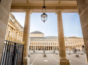 Luxury 6 Bedroom 5 bathroom Palace Apartment - Louvre View