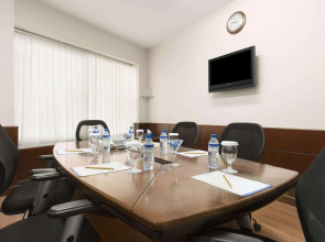 Отель Howard Johnson by Wyndham Bur Dubai