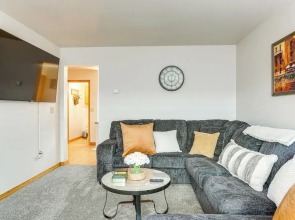 Convenient Townhome 1 Mi to Dtwn Clearfield