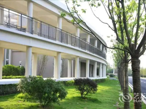 Lakeside Camphor Tree Hotel