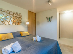 Relaxed and Atmospheric 6-person Villa Near the Forest