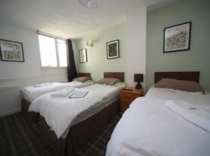 Irvine Riverside Guesthouse