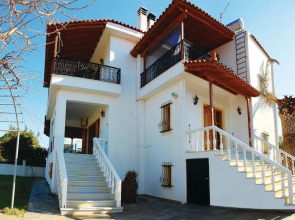Awesome Home in Kato Assos Peloponne With Wifi and 5 Bedrooms