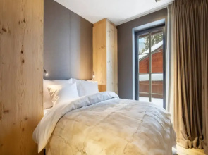 Duplex With Palace Views