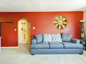 Mountain Views: Walkable Lava Hot Springs Home!