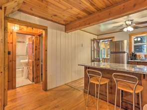 Steps to Lake: Tafton Cottage w/ Fire Pit & Grill