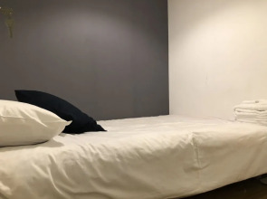 Henry's Apartment- Executive 717