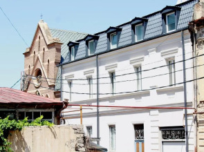 Guest House on Gia Abesadze Street