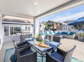 Ocean Breeze I by Avantstay Steps to the Beach!