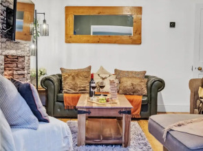 The Pink House Canterbury FREE Parking WIFI