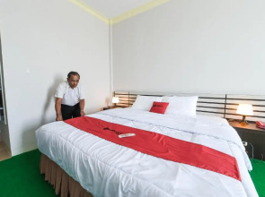 RedDoorz at Brother Homestay Kupang