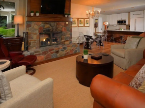 Arrowhead Village Condo - 104 Seasons Lodge