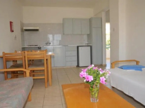 DebbieXenia Hotel Apartments Annex