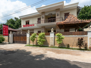 RedDoorz Syariah near Exit Toll Banyumanik