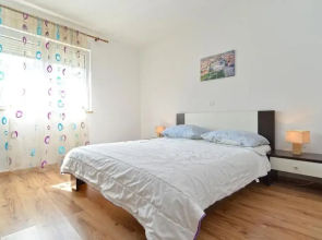 Lovely Flat Just Steps From the Beach