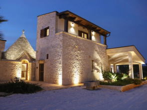 TD Trulli Saveni Trulli with Pool Near the Centre