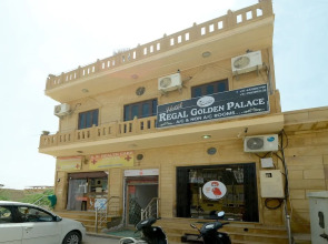 OYO 18506 Regal Golden Palace