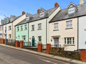 Maes-y-berllan - Close to Village and Beach