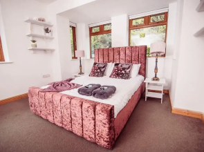 Threeways Retreat With Heated Swimming Pool