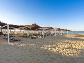 Hotel Orange Palace Side