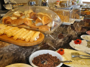 Golden Rain Hotel Old City