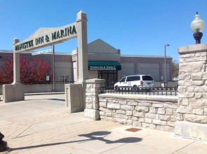 Manistee Inn & Marina